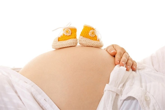 Những điều cần lưu ý để giữ sức khỏe cho mẹ và thai nhi khi mang bầu song thai