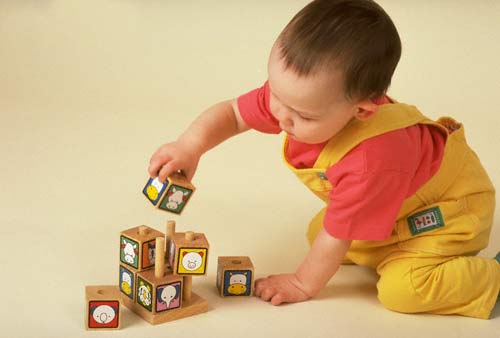 Sự phát triển về trí tuệ và thể chất của bé từ 1 đến 3 tuổi