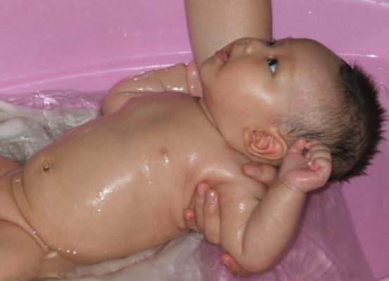 8 bước tắm cho trẻ sơ sinh chuẩn như hộ lý bệnh viện phụ sản