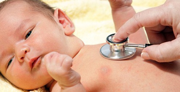 Trẻ bị viêm phổi - Hướng dẫn cách phát hiện sớm và điều trị tại nhà đúng cách