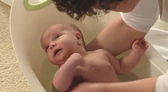 cách tắm và chăm sóc trẻ sơ sinh an toàn mùa đông 2