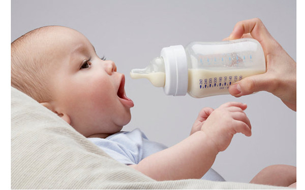 lượng sữa chuẩn trẻ cần bú mỗi ngày theo từng tháng tuổi 1