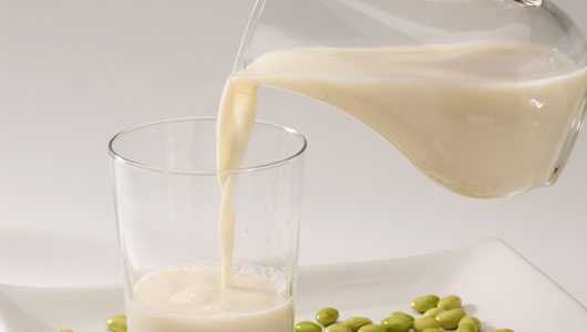 Mang thai có nên uống sữa đậu nành
