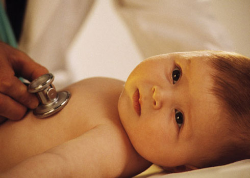 10 triệu chứng bệnh của bé mà bác sĩ nhi khoa lưu ý các mẹ không nên bỏ qua
