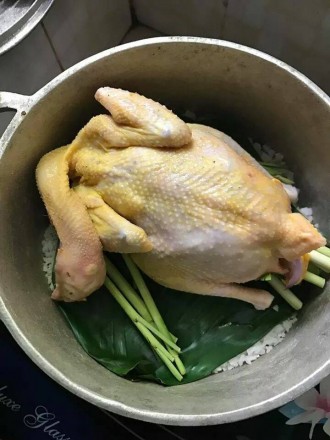 Cách làm gà hấp muối hột
