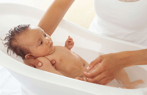 tắm cho trẻ sơ sinh 3